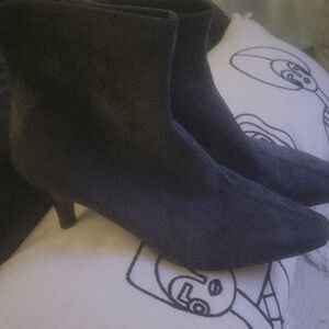 Chic Black Heeled Boots